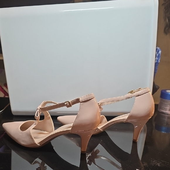 Bandolino Nude Pink Heels with Bow Detail - Picture 4 of 5